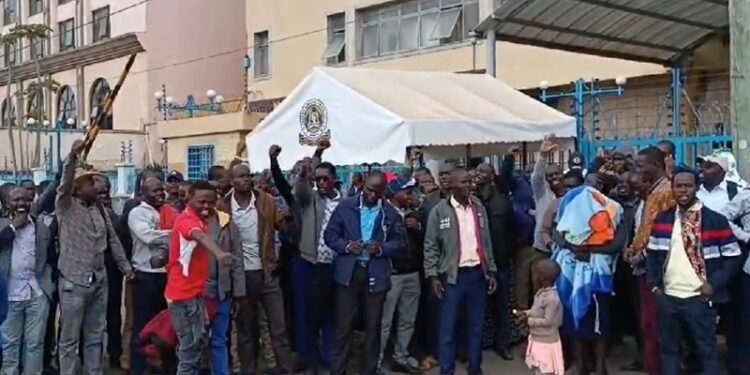 Kenyan teachers protest against returning to Mandera