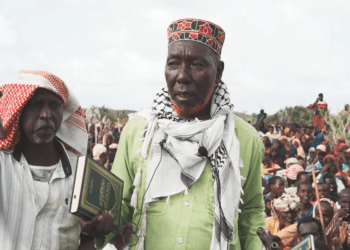 Biyomaal elders hold copies of the Quran before a crowd at KM50 in Lower Shabelle during the land dispute