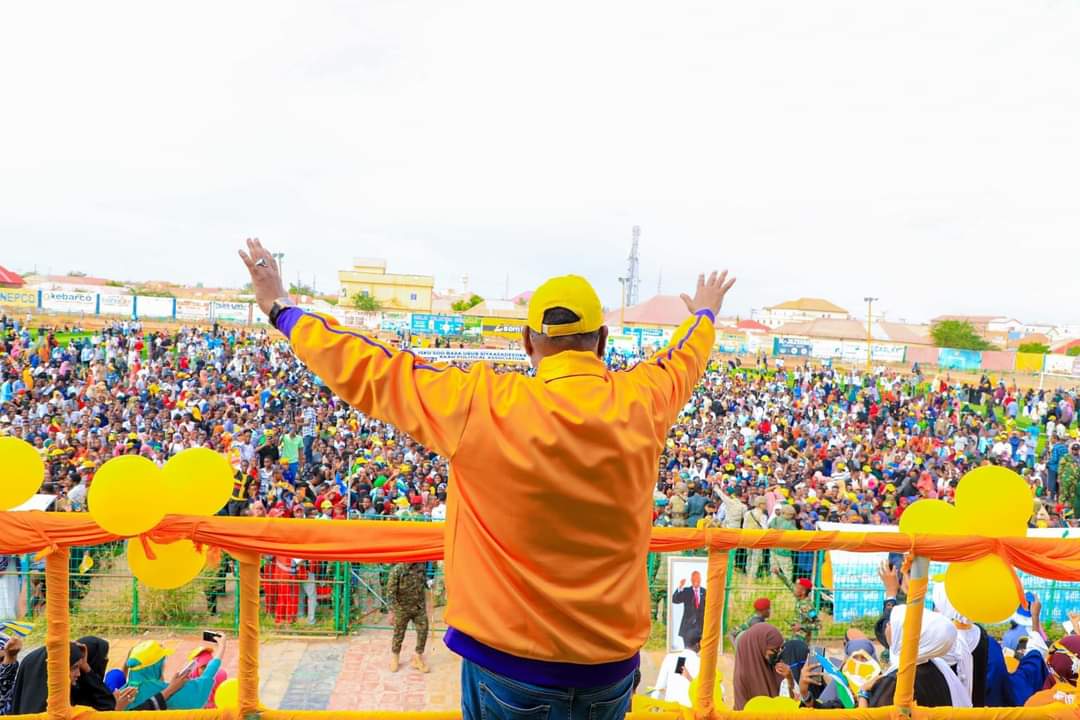 President Said Abdullahi Deni greets a packed ground at the 2023 Kaah election rally in Galkayo