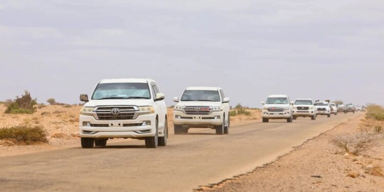 The presidential convoy travelling overland through Mudug region on the road to Galkayo