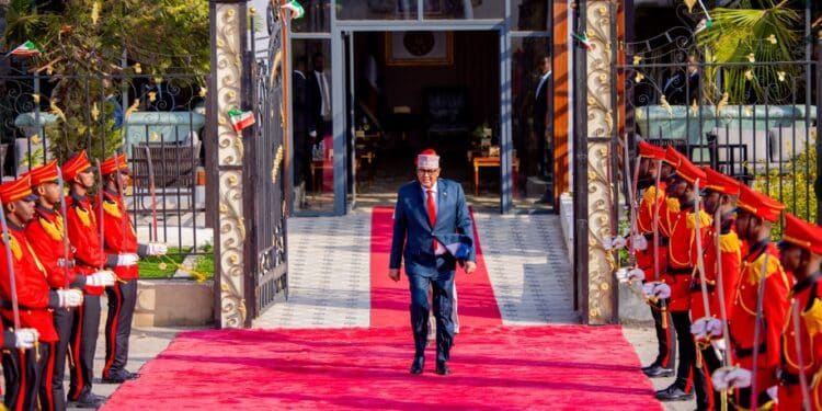 President Abdirahman Mohamed Abdullahi Irro leaving the presidential palace in Hargeisa past the guard of honour at the start of his working visit to Washington