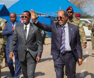 President Hassan Sheikh Mohamud walks with President Ali Gudlawe on a federal visit to Hirshabelle, the state presidency Villa Somalia has reserved for the incumbent