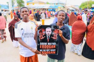 Protesters in Kismayo holding a poster of President Erdogan with bloodied hands during the anti-Turkiye demonstration