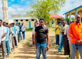 Voters queue outside a polling centre in Galmudug for the rerun in which the Justice and Solidarity Party won 67 of 89 assembly seats