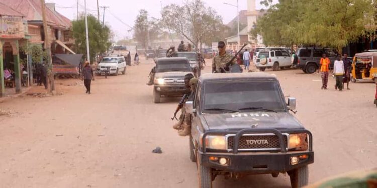 File photograph of NISA pickups driving through Beled Hawo, the Gedo border town whose commissioner says federal-led forces have set out toward it from Luuq and Doolow