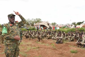 A Ugandan AUSSOM commander addresses Somali soldiers at Bariire in Lower Shabelle after its capture in August 2025, upriver from Jannaale