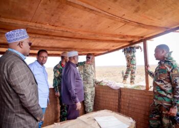 South West State officials and Somali army officers at a frontline post in Bay region in October 2026, the month federal troops staged at Baledogle moved toward Buurhakaba